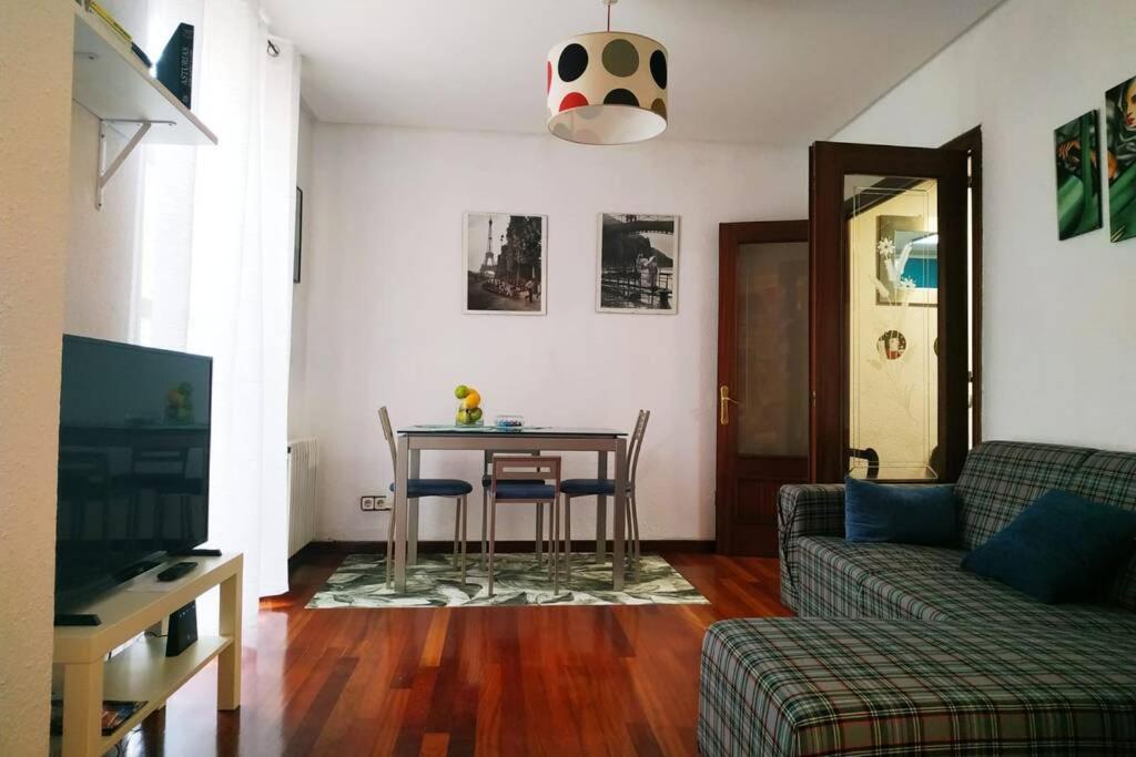 En Cimadevilla Junto Al Puerto Deportivo Apartamento *